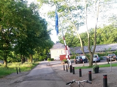 A holland-német határ Velden és Straelen között hatarzaszlo vag
